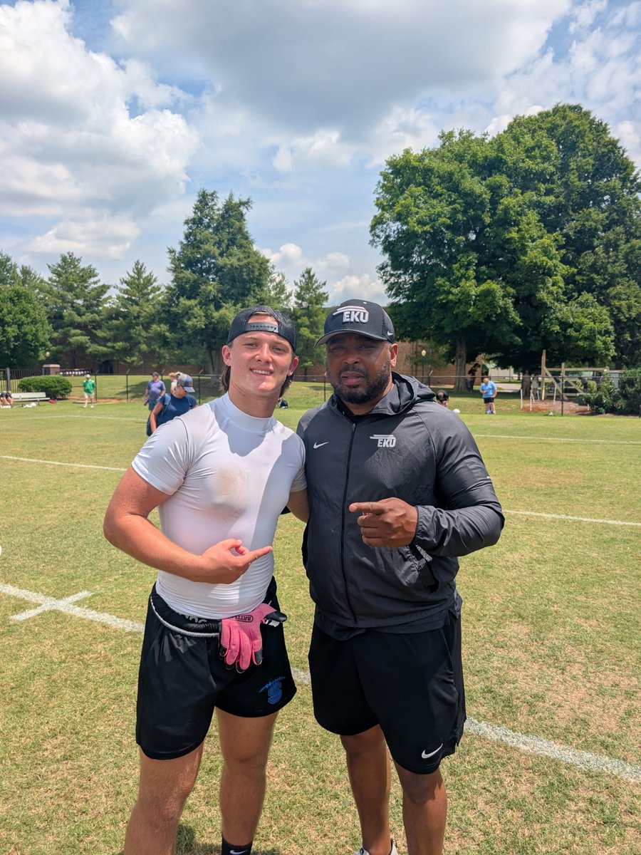 dilly_max13's tweet photo. Had a great time yesterday at the Maryville camp! I am grateful to be able to learn so much from this group of coaches yesterday! Thank y'all for having me! @CoachLongHill @CoachPowellHC @CoachWatson9 @scott_brumett @CoachMacMCScots @_CoachDMartin @CLARKNGDC https://t.co/wUcUItjHKS