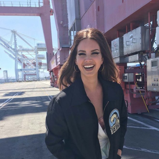 nostalgiafkninc's tweet photo. BREAKING 🚨
Lana Del Rey has officially called on the DOJ’s Civil Rights Division to immediately deploy federal election monitors to Los Angeles County “to protect the integrity of our democracy and ensure every vote is counted fairly under the Voting Rights Act.”

Sources say the sultry songstress is “deeply concerned” about ballot security and wants observers watching every drop box, mail-in envelope, and late-night ballot cure session “so we can all sleep at night knowing the results are legitimate.”