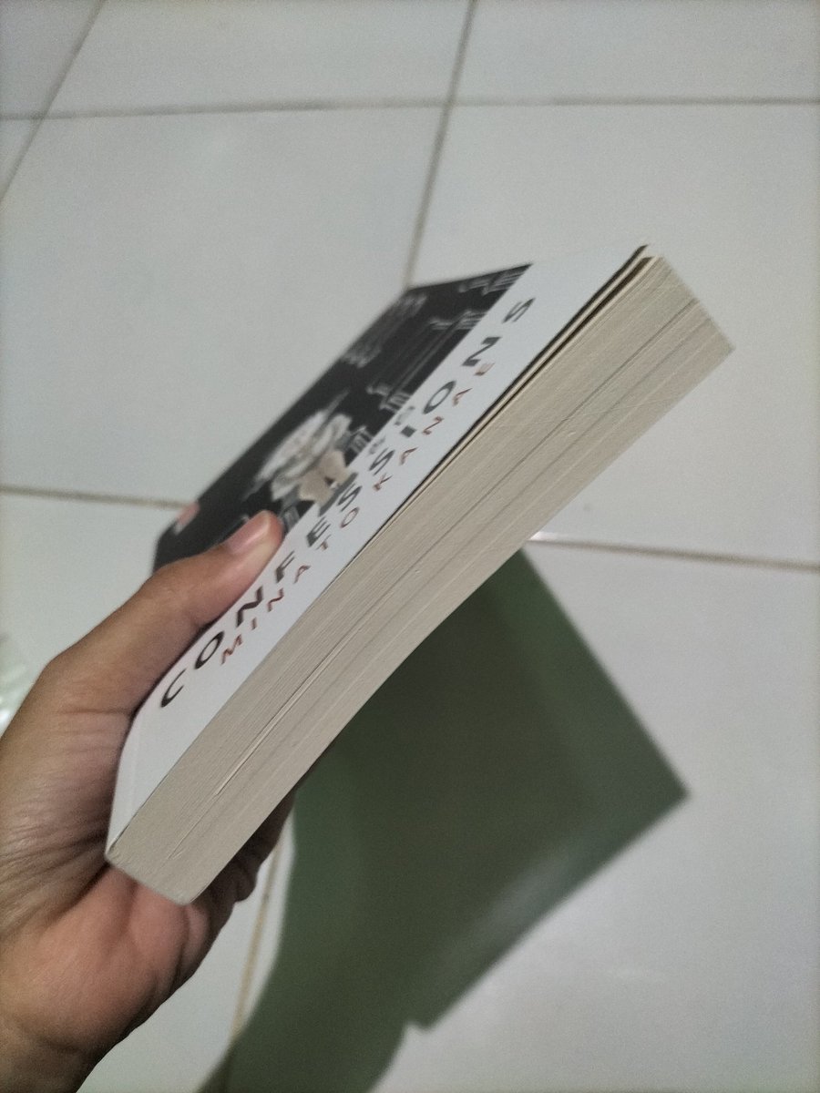 ixayntsft's tweet photo. @tofusor sbnrnya ga under 50k sih kak, tp 50k pas. ini good condi ya kak, baru kubaca sekali trs kusimpan di plastik. siapa tau tertarik, bisa komen/DM ya kak🤗 https://t.co/gEkAYqwtt6