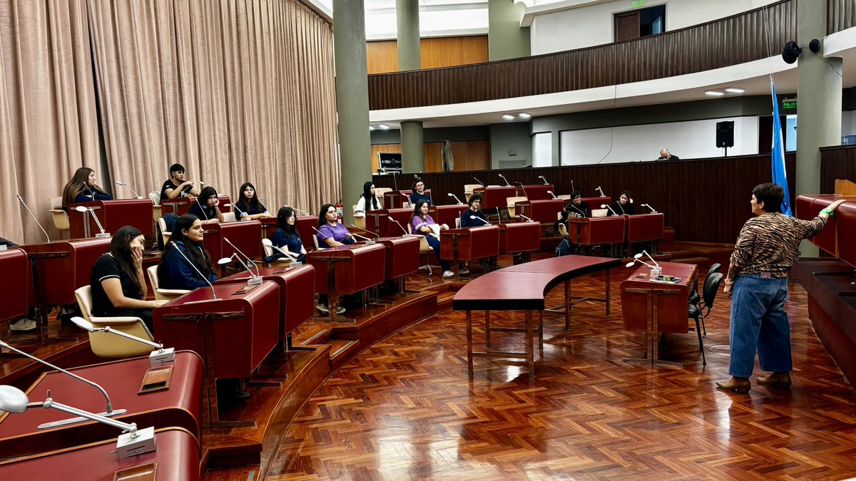 LegisdelChubut's tweet photo. ESTUDIANTES DE RAWSON VISITARON LA LEGISLATURA

Alumnos de 3º, 4º y 6º año de la Escuela María Auxiliadora de Rawson, junto a estudiantes de 5º y 6º año del Instituto Don Bosco, visitaron la Legislatura del Chubut en el marco de una propuesta educativa (…) https://t.co/XOYI7XqgEF