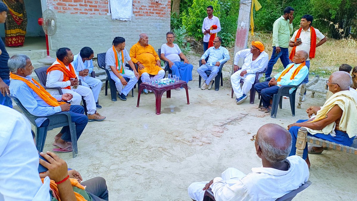 hariompandeyMP's tweet photo. जनपद अंबेडकरनगर में विशेष जनसंपर्क अभियान के अंतर्गत विधानसभा कटेहरी/मंडल कटेहरी में प्रबुद्ध वर्ग से अध्यापक/अधिवक्ता/समाज सेवी एवं व्यवसायियों सहित ग्रामवासियों से मिलकर मा० प्रधानमंत्री श्री @narendramodi जी के कुशल नेतृत्व में बारह साल विश्वास के, विकास के, जनकल्याण के संबंध में सार्थक चर्चा हुई। 

इस अवसर पर मंडल अध्यक्ष कटेहरी श्री सर्वेश सिंह जी सहित भारतीय जनता पार्टी के पदाधिकारी एवं कार्यकर्ताओं की उपस्थिति रही।

@BJP4India @BJP4UP @myogiadityanath @idharampalsingh