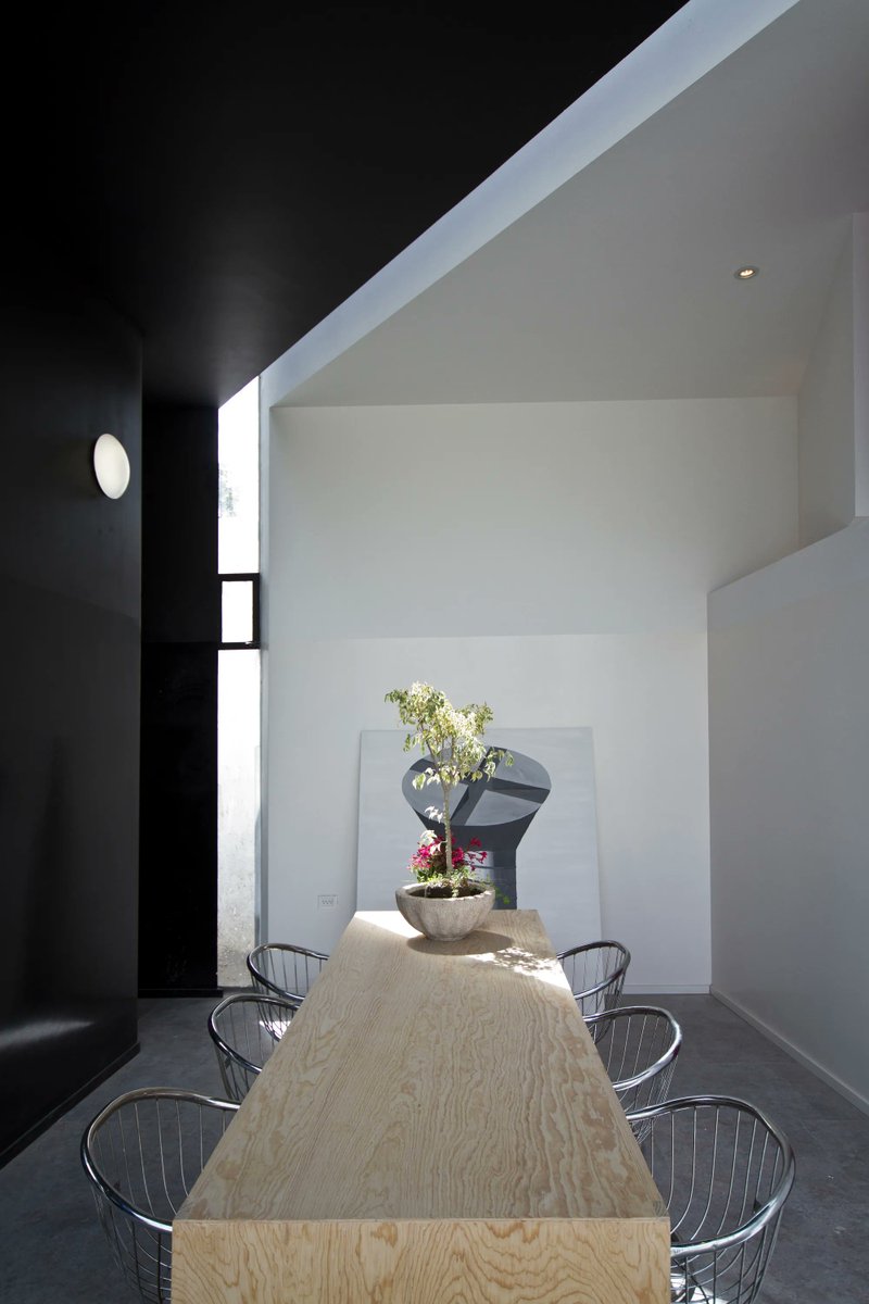 Tecnohaus's tweet photo. 🏡✨ Una casa que conecta pasado, presente y futuro

La Casa de los Bisabuelos, diseñada por Jesús Dávila Architects, demuestra que la buena arquitectura puede preservar la memoria familiar sin renunciar a la funcionalidad

Lee más 👇
https://t.co/YvSMDUApHt

#Arquitectura https://t.co/vPUA0biBA6