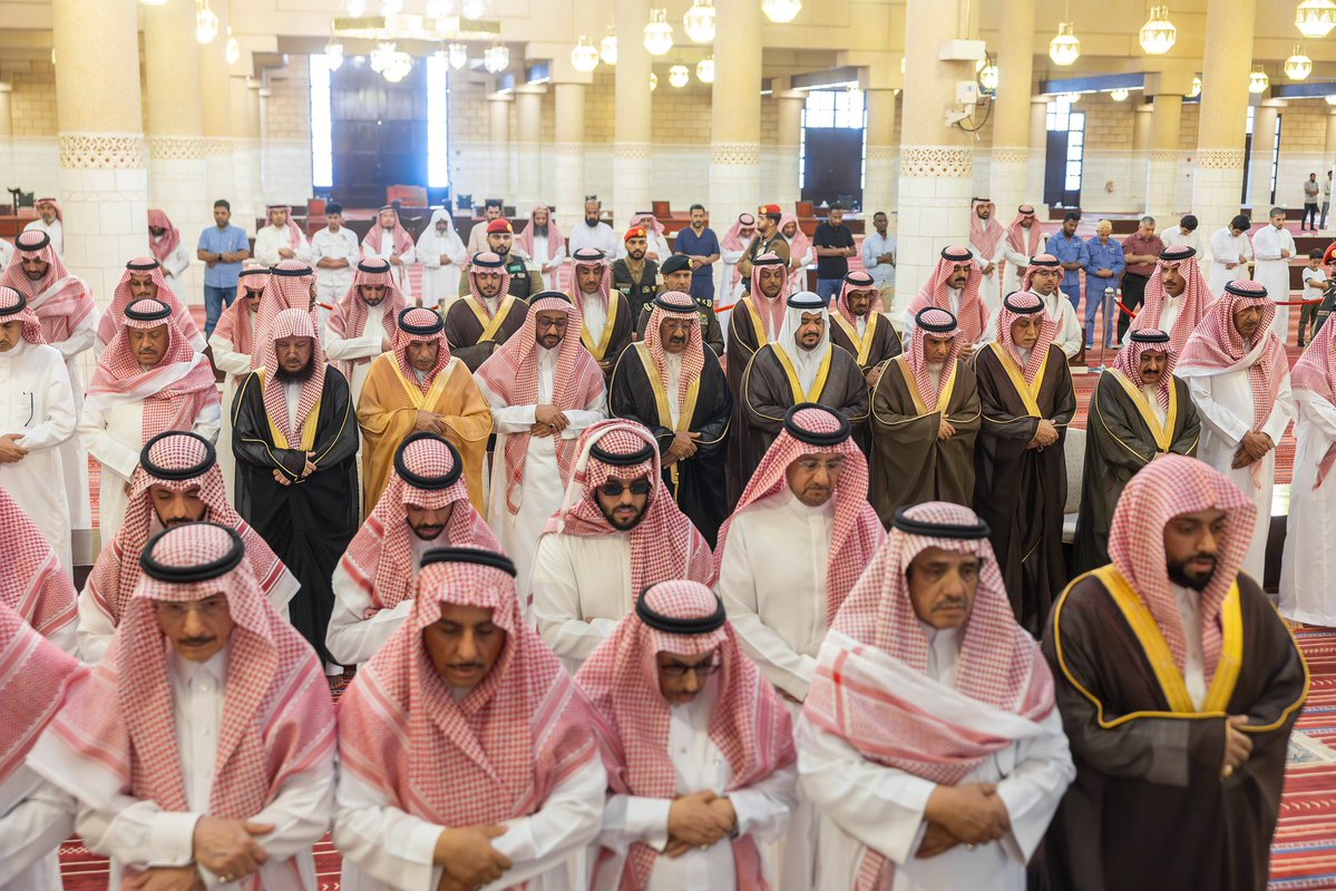 mohammedal_saud's tweet photo. أدى صاحب السمو الملكي الأمير
محمد بن عبدالرحمن بن عبدالعزيز
نائب أمير منطقة الرياض عقب صلاة
العصر اليوم، صلاة الميت
على صاحبة السمو الأميرة
سارة بنت عبدالمحسن بن إبراهيم
بن مشاري آل سعود رحمها الله
وذلك بجامع الإمام
تركي بن عبدالله في الرياض https://t.co/dZRnfkRFAU