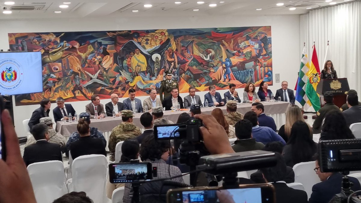 ErbolDigital's tweet photo. El presidente Rodrigo Paz promulga la Ley 1740, de Regulación de Estados de Excepción. https://t.co/ihwRyq3d9n