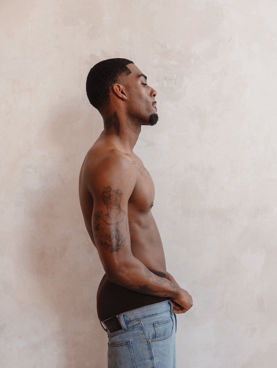 JovanESean's tweet photo. main character: birthday edition. https://t.co/yM6hRRFXxd