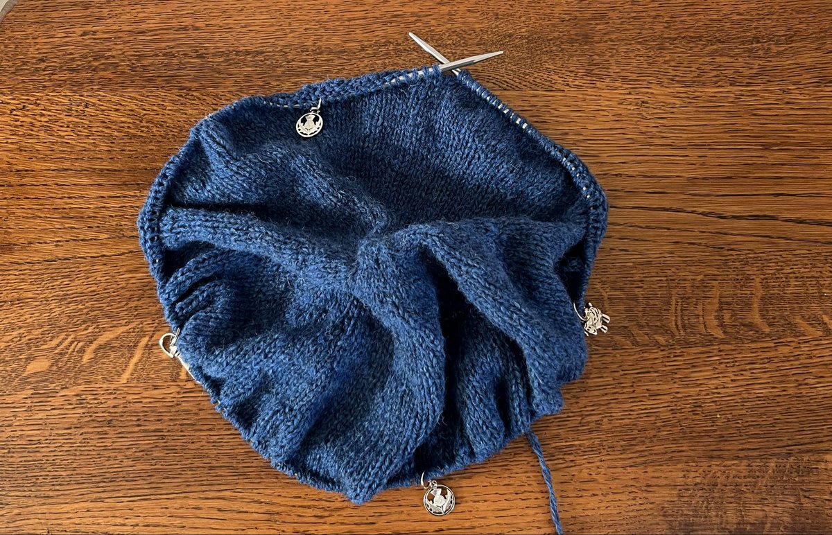 ScotKnitter's tweet photo. https://t.co/PsAPnHqGqO
Doesn’t look anything just now to what the finished item will look like - but working on a Scots Bonnet in Jacobite blue which will be heading to Gettysburg USA soon
#MHHSBD #craftbizparty #firsttmaster #madeinscotland https://t.co/95iMh0fTY3