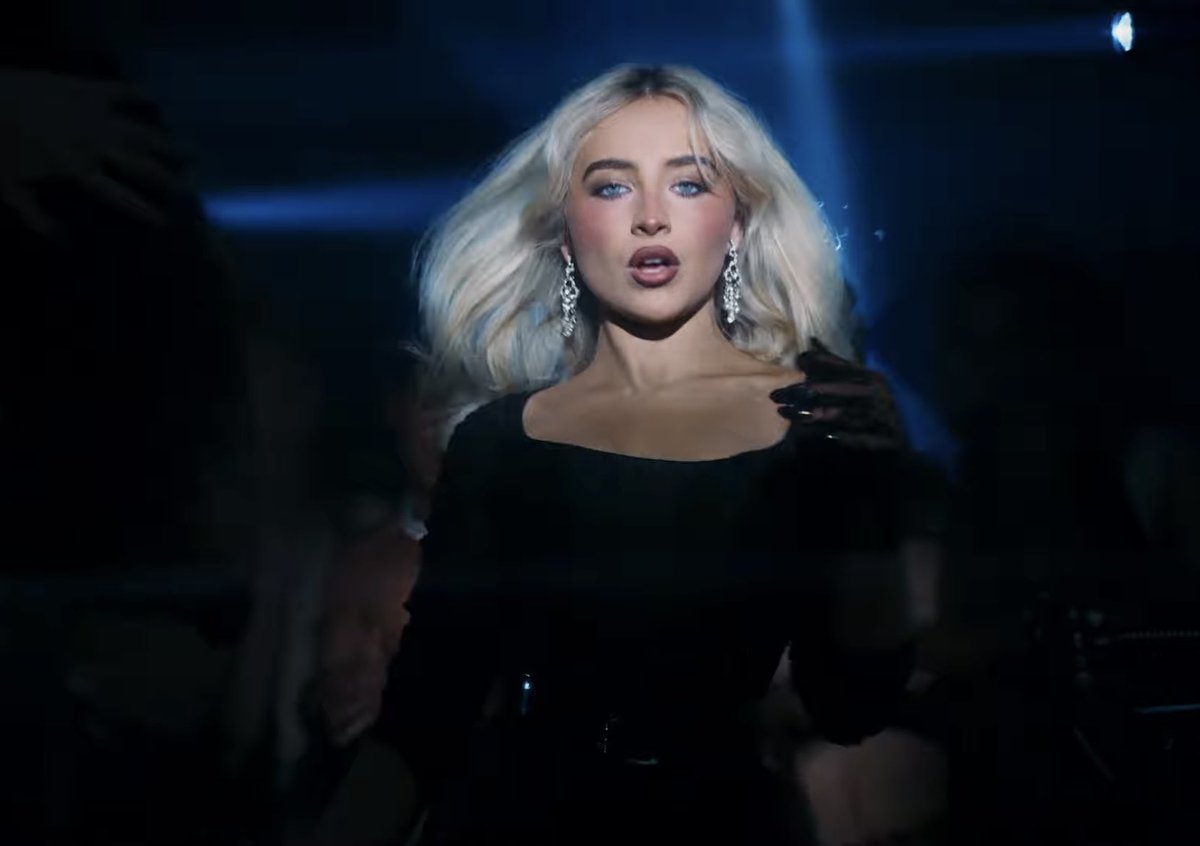 PopLoop_'s tweet photo. Madonna presenta el cortometraje para su nuevo álbum #ConfessionsII, que incluye colaboradores musicales y celebridades de alto renombre.

La Reina del Pop, trae de vuelta los visuales en una industria que recude cada vez más los presupuestos.

➡️ https://t.co/mgNnLsi35D https://t.co/6Xo0R1fcpe