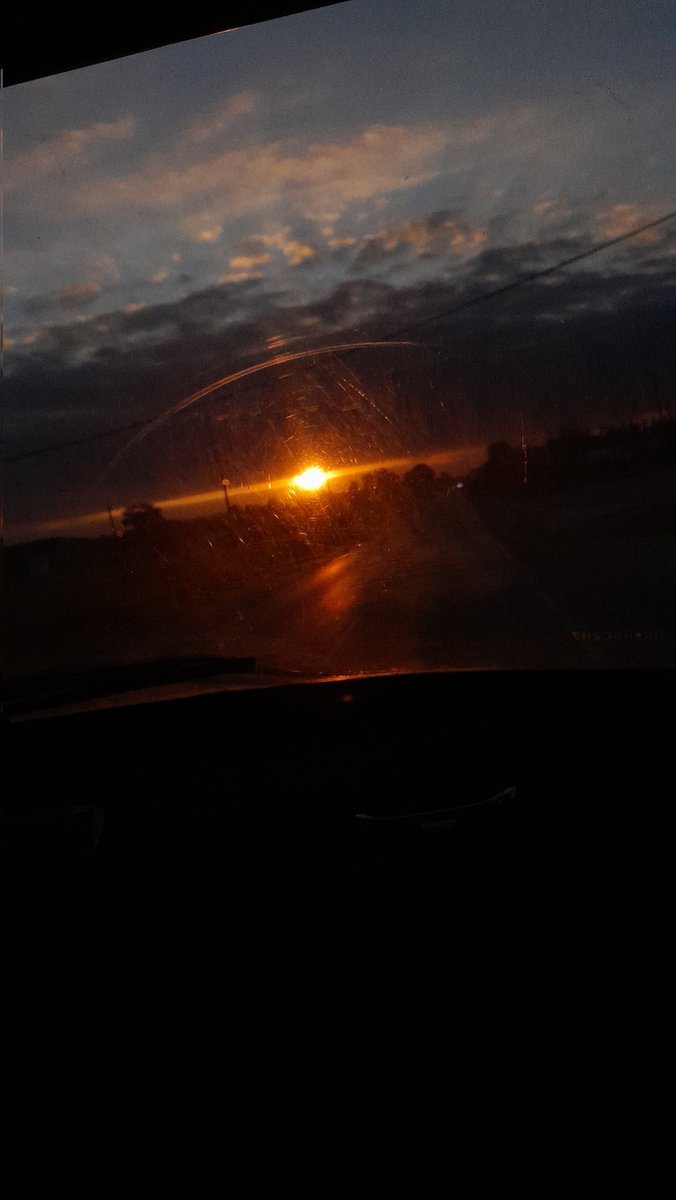 _Loreiri_le's tweet photo. Fotito chill de ayer saliendo del trabajo uwu 🌅
#fypシ゚viral #paisaje https://t.co/iubnayTmip