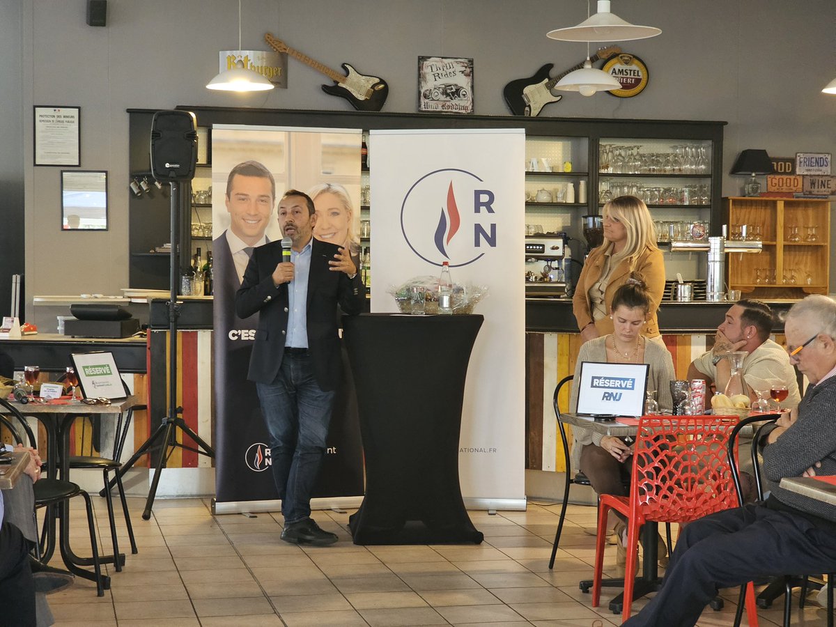 sebchenu's tweet photo. J’étais vendredi dans l’Eure-et-Loir, à l’occasion d’un dîner-débat dans cette fédération dirigée par @Virginia_RN.

L’occasion de présenter notre candidat aux sénatoriales dans le dpt, Christophe Bay à qui je souhaite une belle campagne et qui fera entrer des élus RN au Sénat ! https://t.co/nvpc0Zd8Na