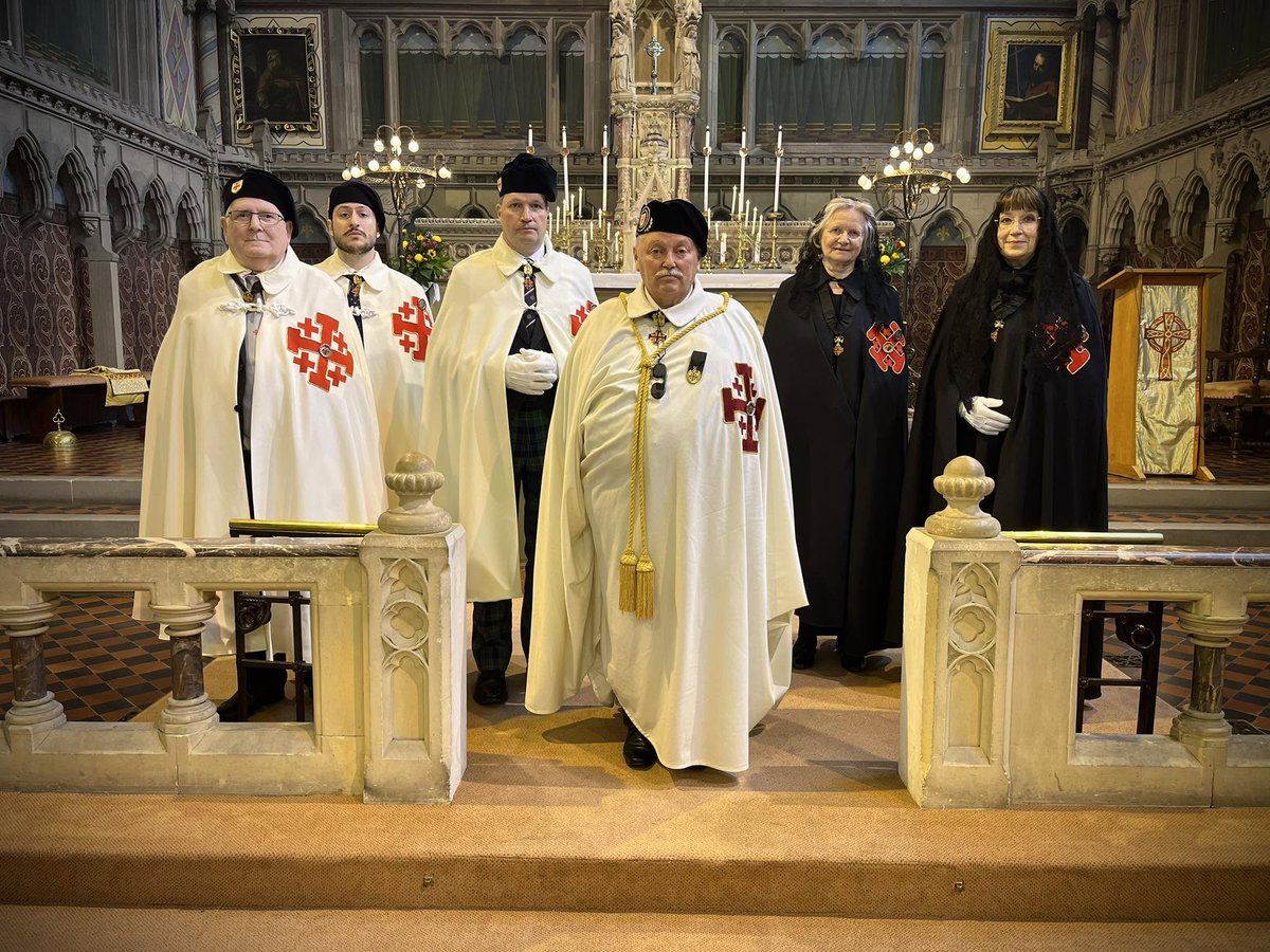 EOHSJScotland's tweet photo. what we worship.

“He is our Risen Lord, our Loving Lord and he wishes to welcome us into paradise. Thank you for your public witness today.”

Amen

@GM_oessh 
@LPJerusalem 
@archedinburgh 
@BeingCatholicTV @SanctaFamiliaTV https://t.co/vuBs6nwN1b