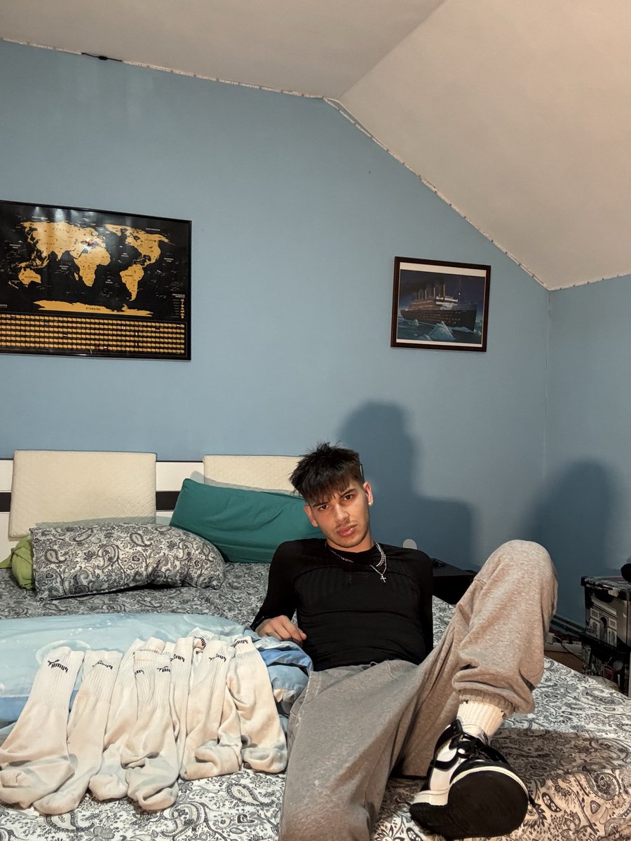 MasterTariqDom's tweet photo. All those socks make you weak 😈
That mind is made to just press send! 💵 https://t.co/REyTvXKBMx