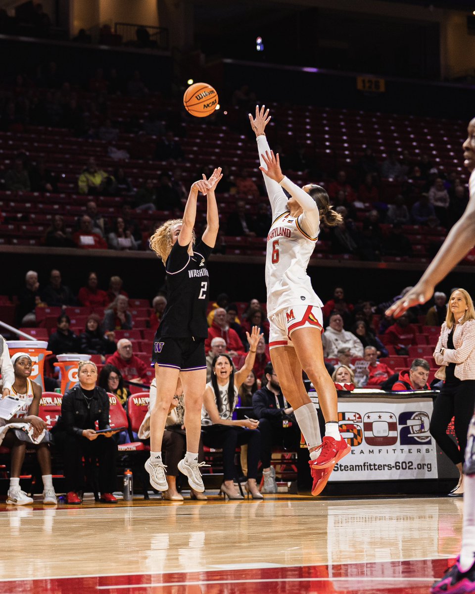 UW_WBB's tweet photo. Happy Birthday, Avery!!! 🎂🎈 https://t.co/592NjLJMmE