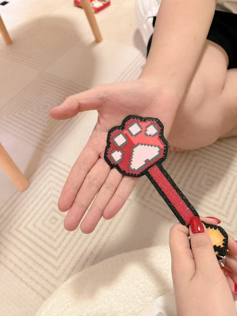 ju__0103's tweet photo. 猜猜是谁挨了打🤔 https://t.co/eXnrdYeP1o