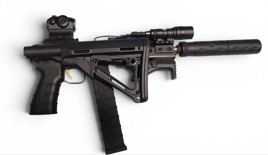 q4pPsueoDMHVAOn's tweet photo. ご要望を頂きまして東京マルイ スコーピオン用のM4ストックアダプター（15ポジションパイプ一体型）を3DPで作製してみました！

持ち運びに便利な折りたたみ機構はそのままで、本体を分解することなくリンク部のクリセント型止め輪を外すだけで簡単に交換できます。元の状態にも直ぐに戻せます😆

モニターでお試し頂ける方がいらっしゃいましたら是非DMをお願いいたします！