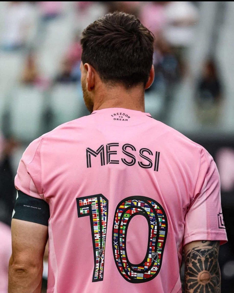 Kanta_Nia's tweet photo. M wè drapo peyi m lan nan do MESSI 💙❤️🇭🇹 https://t.co/OIdwO9o62G