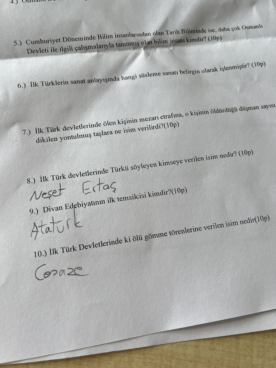 syringaas's tweet photo. tarih yazilisinda ogrencimin verdigi cevaplar.. kagidi gorur gormez gulmekten infilak edicem sandim mlsf https://t.co/tFkw6moXe2