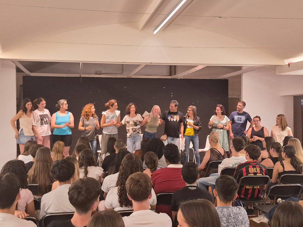 xarxavalors_sc's tweet photo. Aquest curs hem compartit experiències i aprenentatges sobre convivència, cultura restaurativa, interculturalitat i prevenció de les discriminacions.

Gràcies a totes! Ens retrobem el curs vinent.

#SiCreixemPlegadesResEnsAtura https://t.co/3PIR9hsw26