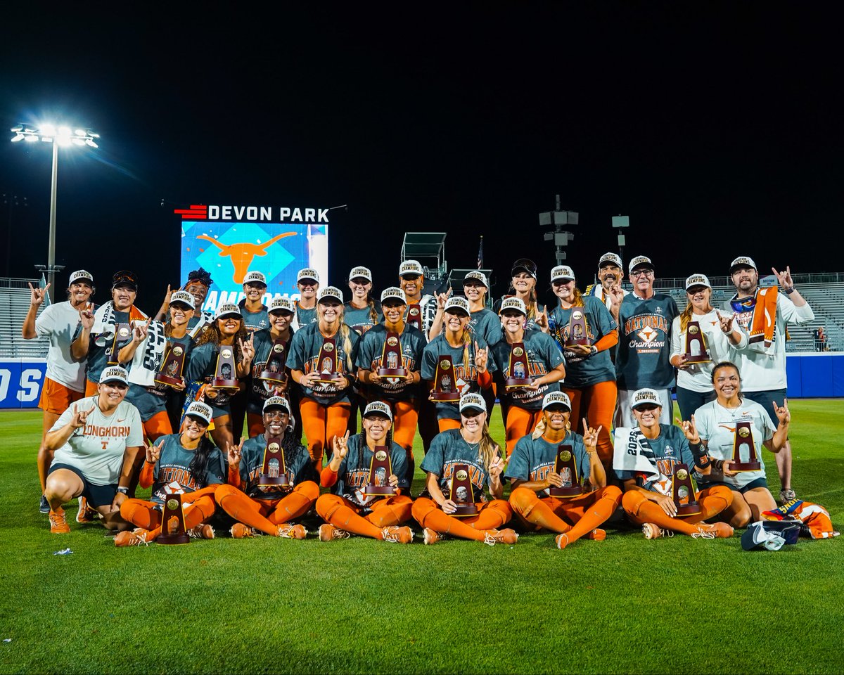 BetweenTheNums's tweet photo. Schools to make World Series in both Baseball &amp; Softball &amp; advance to Sweet 16 in both MBB &amp; WBB all in same year: 

2026 Texas 
2023 Tennessee 
2003 Texas 

That’s it. https://t.co/Z6uQhNSlNn