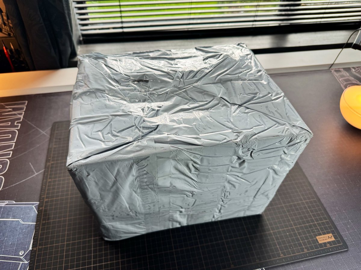 Mechagaikotsu's tweet photo. Guess what’s in my very suspicious looking box from China! https://t.co/jmUNmTKoO0