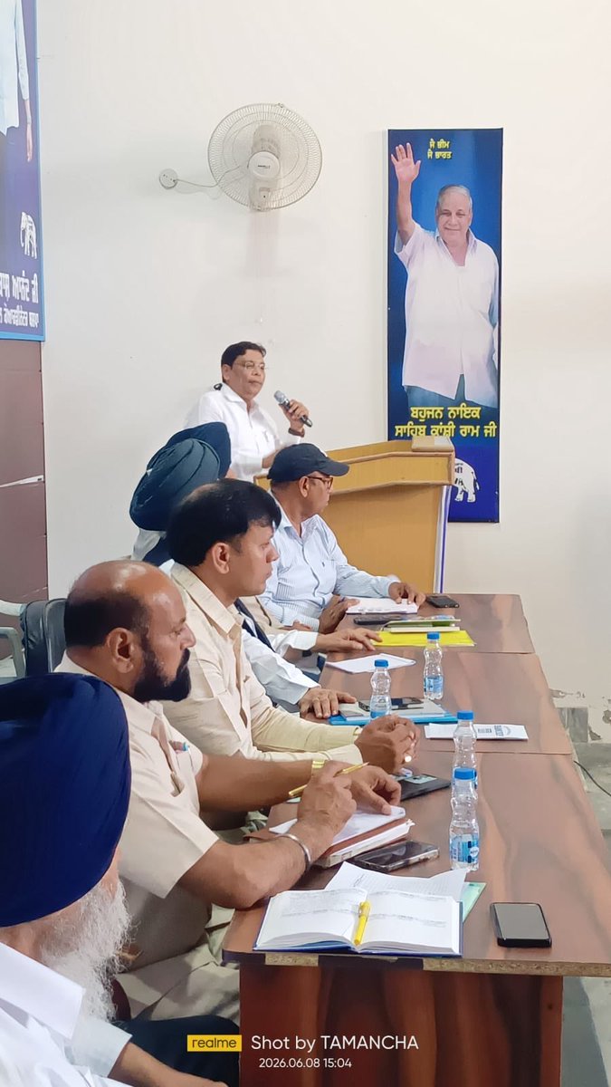 ramjigautambsp's tweet photo. आज पंजाब प्रदेश की बैठक मे पंजाब सम्भालो मेहम की थीम के साथ पुरे पंजाब मे bsp की अलख जगा कर उन तम्माम ड्रग माफिया, बजरी माफिया, ट्रांसपोर्ट माफिया, केबिल माफिया आदि का राज खत्म करके पंजाब के युवाओं को नशे के दलदल से निकाल कर शिक्षा और रोजगार देने की गारंटी दी गयी. जय भीम जय भारत https://t.co/DT6GESjxhi