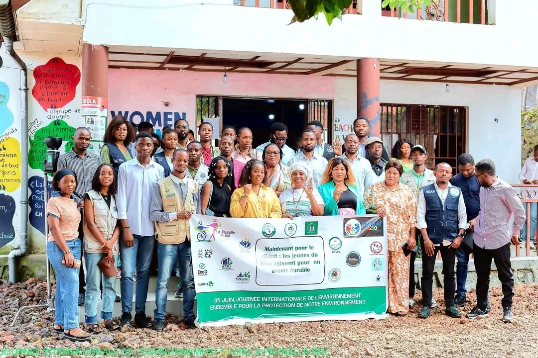 InnomahChe's tweet photo. Ce vendredi 5 juin, j’ai eu l'honneur d'intervenir en tant que panéliste lors de la table ronde organisée par La Prunelle RDC asbl à Goma à l'occasion de la journée mondiale de l'environnement.
Merci à La #PrunelleRDC Asbl pour cette invitation, et un grand bravo à la jeunesse. https://t.co/PRGvI8wvE0