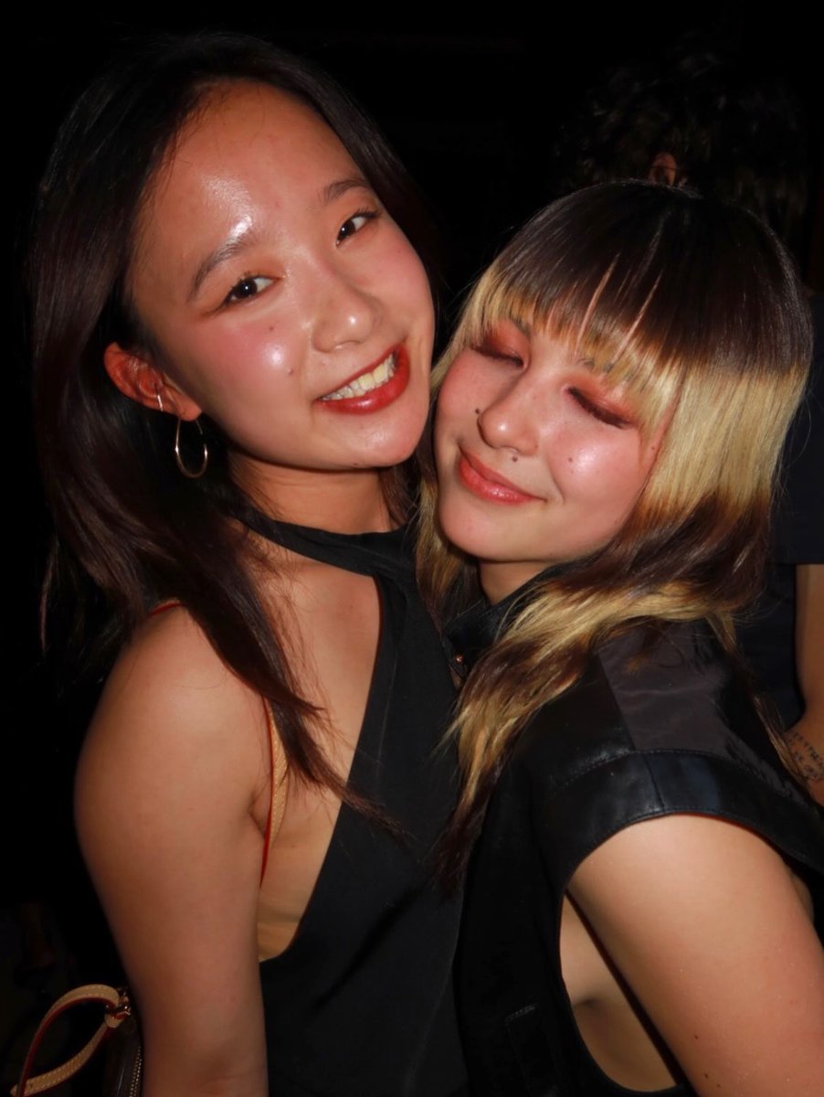 AlysaLiu885's tweet photo. Alysa Liu’s friend shared new photos with her, also featuring Madison Chock at the Met Gala after-party. 

Via: jjtseh (instagram) 

#AlysaLiu #MadisonChock #MetGalaAfterParty #NewPhotos #FigureSkating https://t.co/uoFZZuPeAS