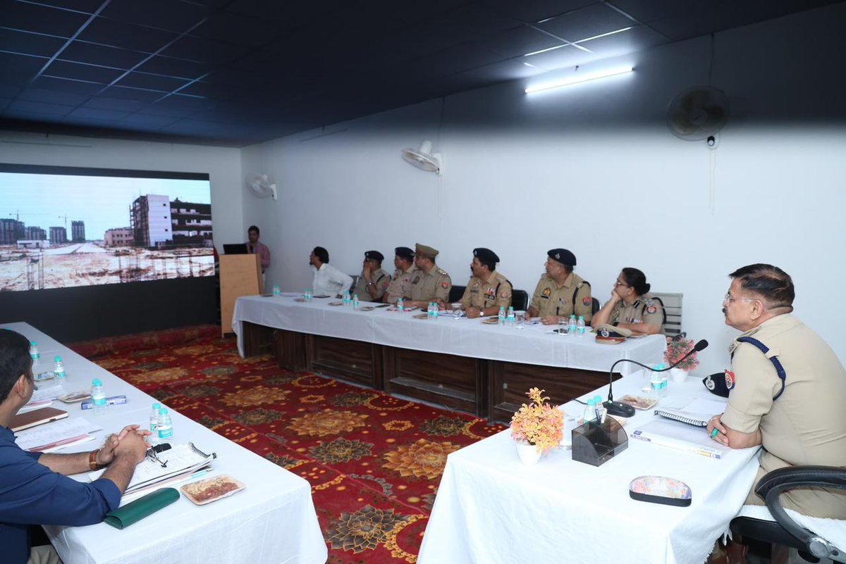 Dgpacup's tweet photo. आज दिo-08.06.26 को  श्री आलोक सि���ह पुलिस महानिदेशक पीएसी उ०प्र० द्वारा ग्राम लुकसर कासना  गौतम बुद्ध नगर में निर्माणाधीन 49वीं वाहिनी का भ्रमण /निरीक्षण किया गया l निर्मित/निर्माणाधीन कार्यों के प्रगति की गहन समीक्षा की गयी l समीक्षा के दौरान..@CMOfficeUP @UPGovt @Uppolice @dgpup https://t.co/ci0io4yWMa