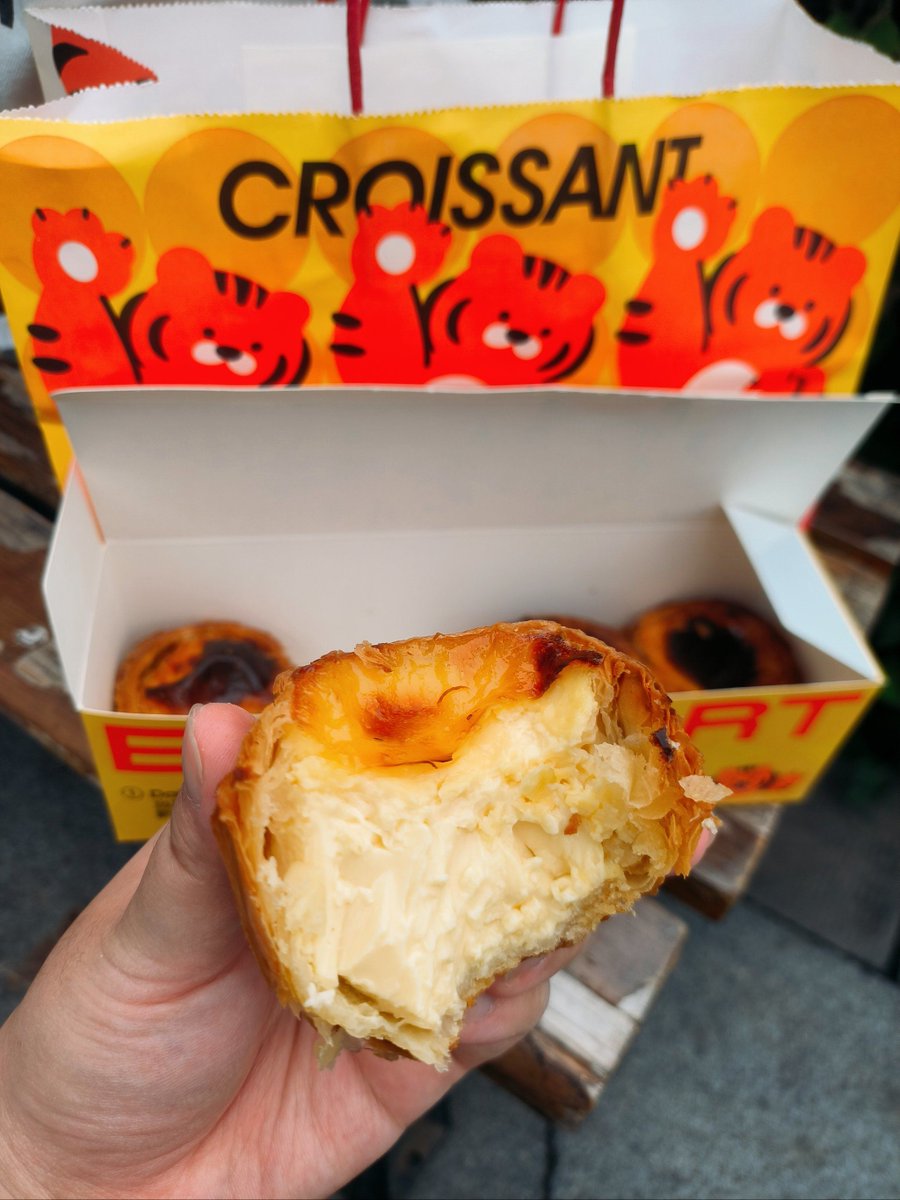e_mbaya's tweet photo. Just discovered the coziest hidden bakeshop in town—their salted caramel croissant is pure flaky, buttery heaven, oozing with perfect sweetness! 10/10, will come back every weekend https://t.co/H285pb0UO7