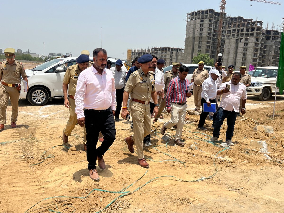 Dgpacup's tweet photo. आज दिo-08.06.26 को  श्री आलोक सि���ह पुलिस महानिदेशक पीएसी उ०प्र० द्वारा ग्राम लुकसर कासना  गौतम बुद्ध नगर में निर्माणाधीन 49वीं वाहिनी का भ्रमण /निरीक्षण किया गया l निर्मित/निर्माणाधीन कार्यों के प्रगति की गहन समीक्षा की गयी l समीक्षा के दौरान..@CMOfficeUP @UPGovt @Uppolice @dgpup https://t.co/ci0io4yWMa