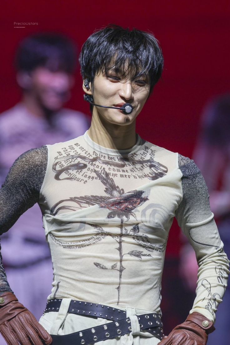 HwaHalaziaa's tweet photo. To whoever keeps putting him in these tight tops TRULY THANK YOU YOURE DOING LORDS WORK https://t.co/adaYAPRXuV