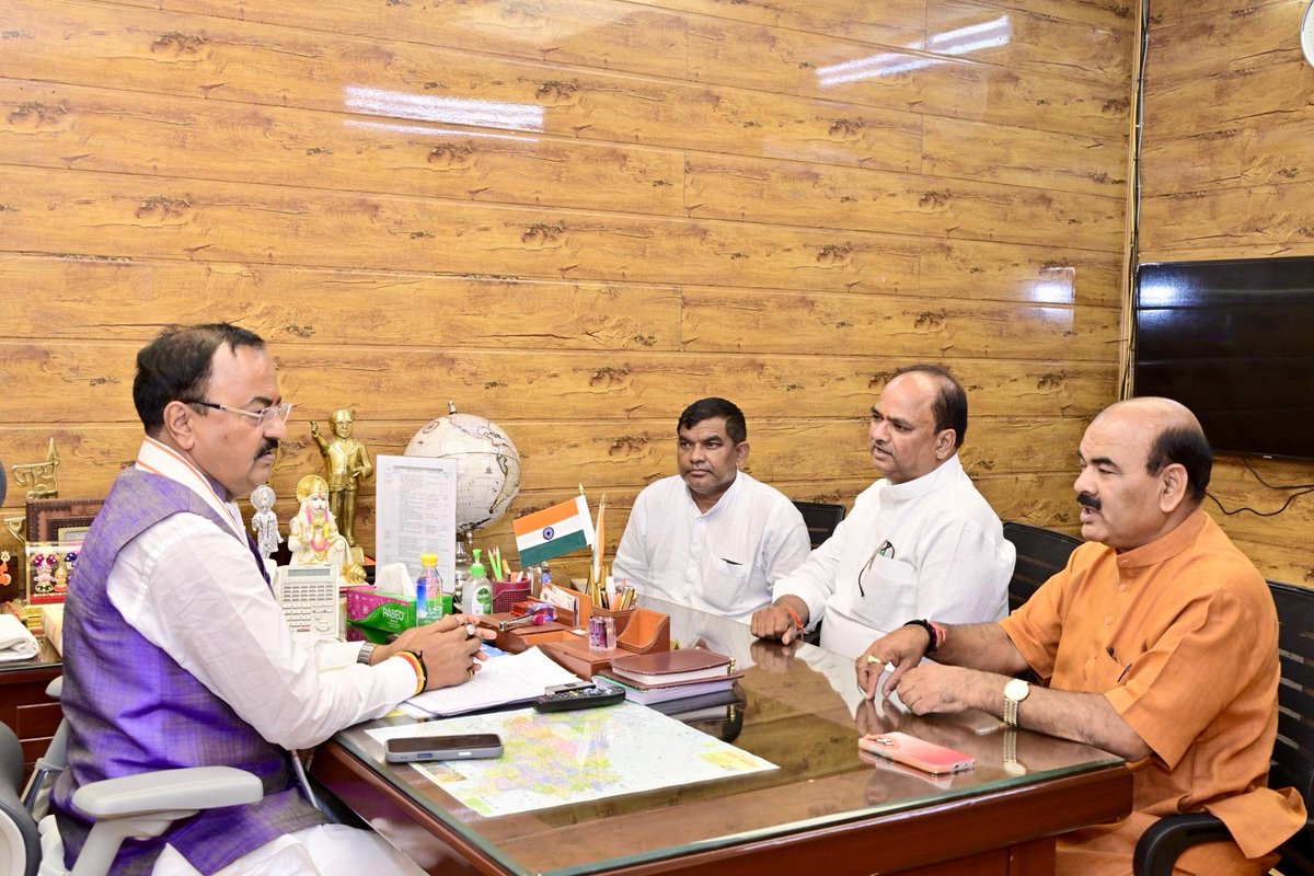 kpmaurya1's tweet photo. लखनऊ स्थित कैम्प कार्यालय पर विधान परिषद के मा. सदस्य श्री उमेश द्विवेदी जी, मा. विधायकगण श्री जीत लाल पटेल जी, श्री राजेन्द्र कुमार मौर्य जी, उत्तर प्रदेश राज्य पिछड़ा वर्ग आयोग के सदस्यगण श्री रमाशंकर साहू जी, श्री रमेश गौड़ कश्यप जी एवं वरिष्ठ भाजपा नेता व प्रदेश प्रकोष्ठ प्रभारी श्री ओम प्रकाश श्रीवास्तव जी से शिष्टाचार भेंट की।