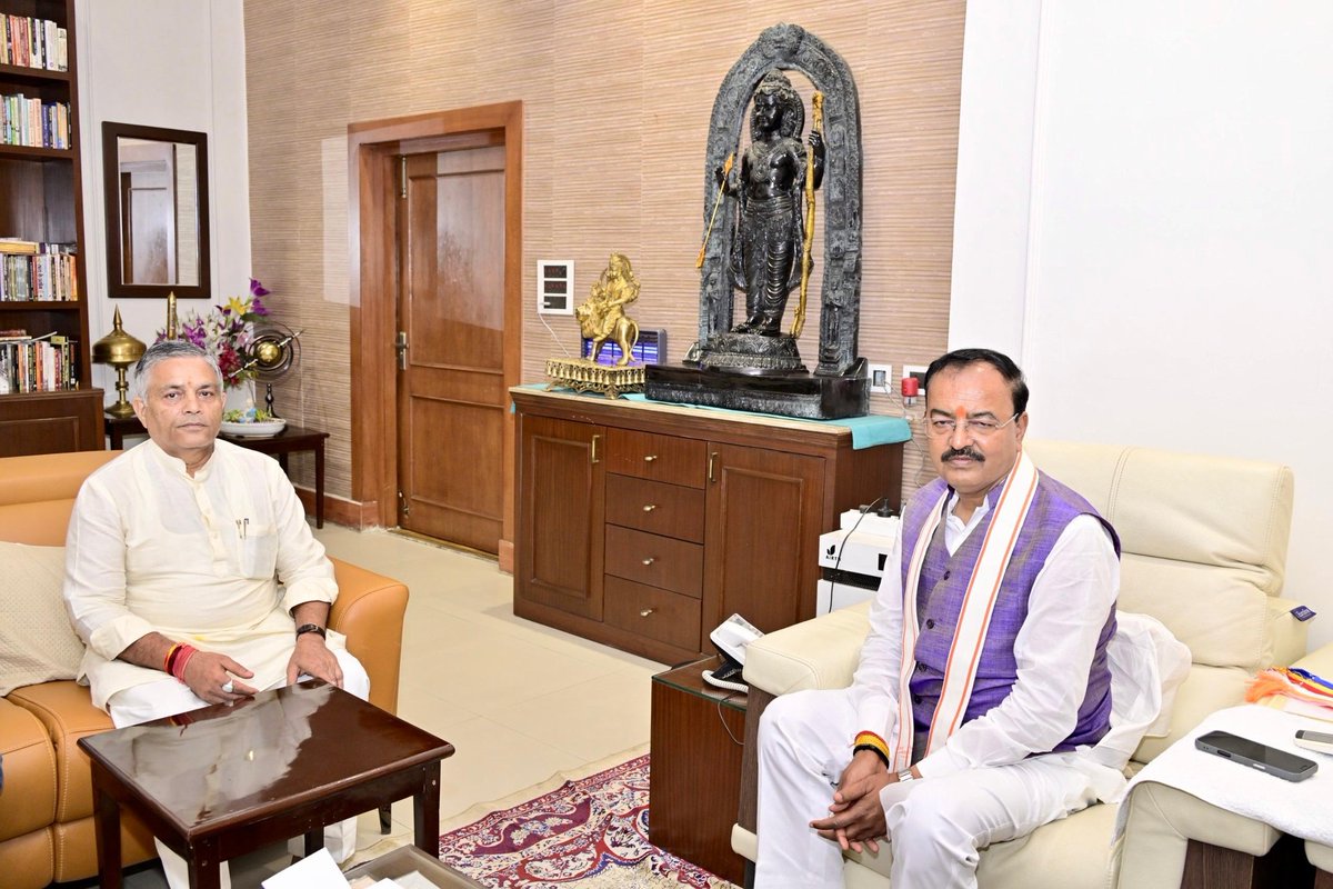 kpmaurya1's tweet photo. लखनऊ स्थित कैम्प कार्यालय पर विधान परिषद के मा. सदस्य श्री उमेश द्विवेदी जी, मा. विधायकगण श्री जीत लाल पटेल जी, श्री राजेन्द्र कुमार मौर्य जी, उत्तर प्रदेश राज्य पिछड़ा वर्ग आयोग के सदस्यगण श्री रमाशंकर साहू जी, श्री रमेश गौड़ कश्यप जी एवं वरिष्ठ भाजपा नेता व प्रदेश प्रकोष्ठ प्रभारी श्री ओम प्रकाश श्रीवास्तव जी से शिष्टाचार भेंट की।