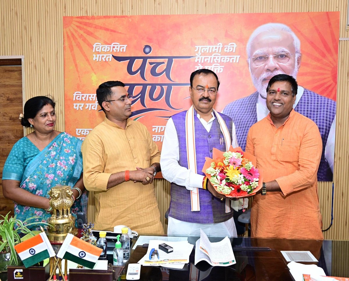 kpmaurya1's tweet photo. लखनऊ स्थित कैम्प कार्यालय पर विधान परिषद के मा. सदस्य श्री उमेश द्विवेदी जी, मा. विधायकगण श्री जीत लाल पटेल जी, श्री राजेन्द्र कुमार मौर्य जी, उत्तर प्रदेश राज्य पिछड़ा वर्ग आयोग के सदस्यगण श्री रमाशंकर साहू जी, श्री रमेश गौड़ कश्यप जी एवं वरिष्ठ भाजपा नेता व प्रदेश प्रकोष्ठ प्रभारी श्री ओम प्रकाश श्रीवास्तव जी से शिष्टाचार भेंट की।