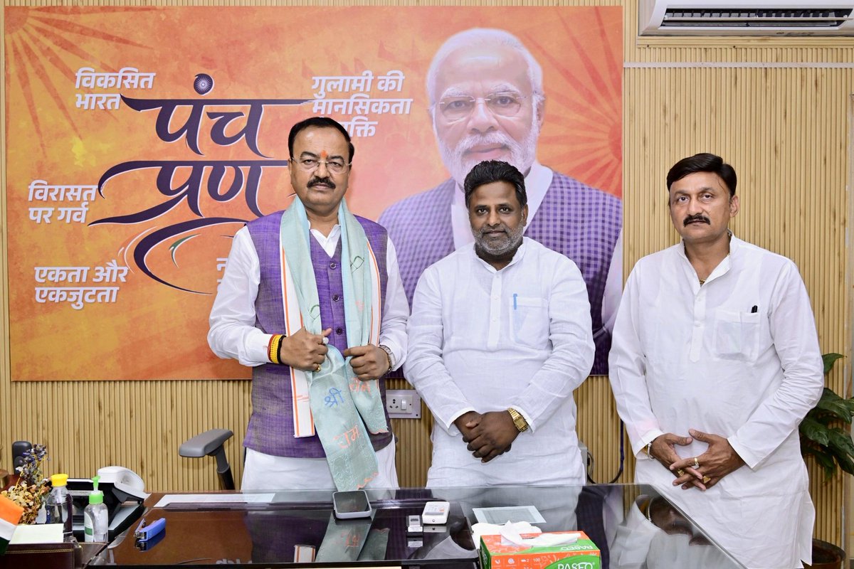 kpmaurya1's tweet photo. लखनऊ स्थित कैम्प कार्यालय पर विधान परिषद के मा. सदस्य श्री उमेश द्विवेदी जी, मा. विधायकगण श्री जीत लाल पटेल जी, श्री राजेन्द्र कुमार मौर्य जी, उत्तर प्रदेश राज्य पिछड़ा वर्ग आयोग के सदस्यगण श्री रमाशंकर साहू जी, श्री रमेश गौड़ कश्यप जी एवं वरिष्ठ भाजपा नेता व प्रदेश प्रकोष्ठ प्रभारी श्री ओम प्रकाश श्रीवास्तव जी से शिष्टाचार भेंट की।