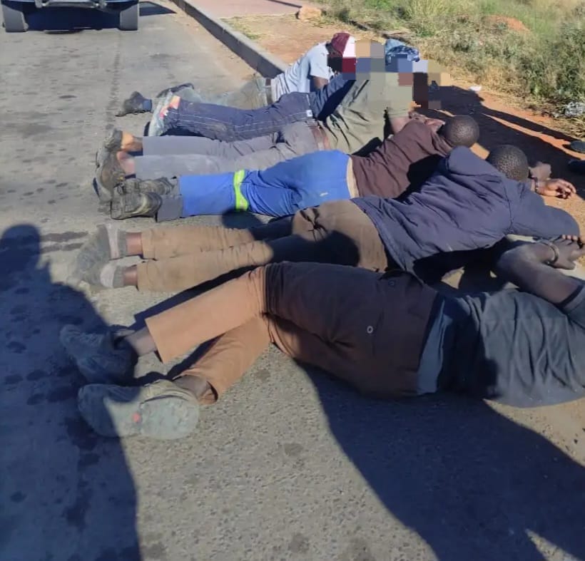SAPoliceService's tweet photo. #sapsNC [SIX IN CUSTODY FOLLOWING FLYING SQUAD BLITZ OPERATION]

The Kimberley Flying Squad, in collaboration with SAPS external crime-fighting stakeholders, the E2 group structure and the SAPIS/Syntell network, intercepted a vehicle allegedly linked to a robbery and theft from a truck that occurred between 23:55 on Saturday, 06 June 2026 and 02:30 on Sunday, 07 June 2026 on the N10 road near Britstown.

Six foreigns aged between 21 and 42 were arrested on charges of robbery, theft from a motor vehicle and assault. Further investigations are underway and additional charges may be added. #TrioCrimes ML
https://t.co/xIHycwjdSx