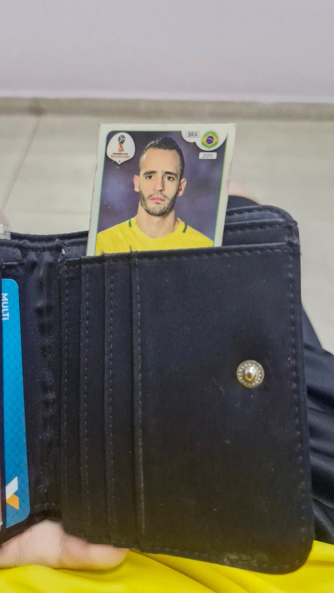 AthonsSCCP's tweet photo. @povotime1910 Esperando tirar uma repetida do Memphis ou do Romero para deixar na carteira também https://t.co/VThEA4aeUO