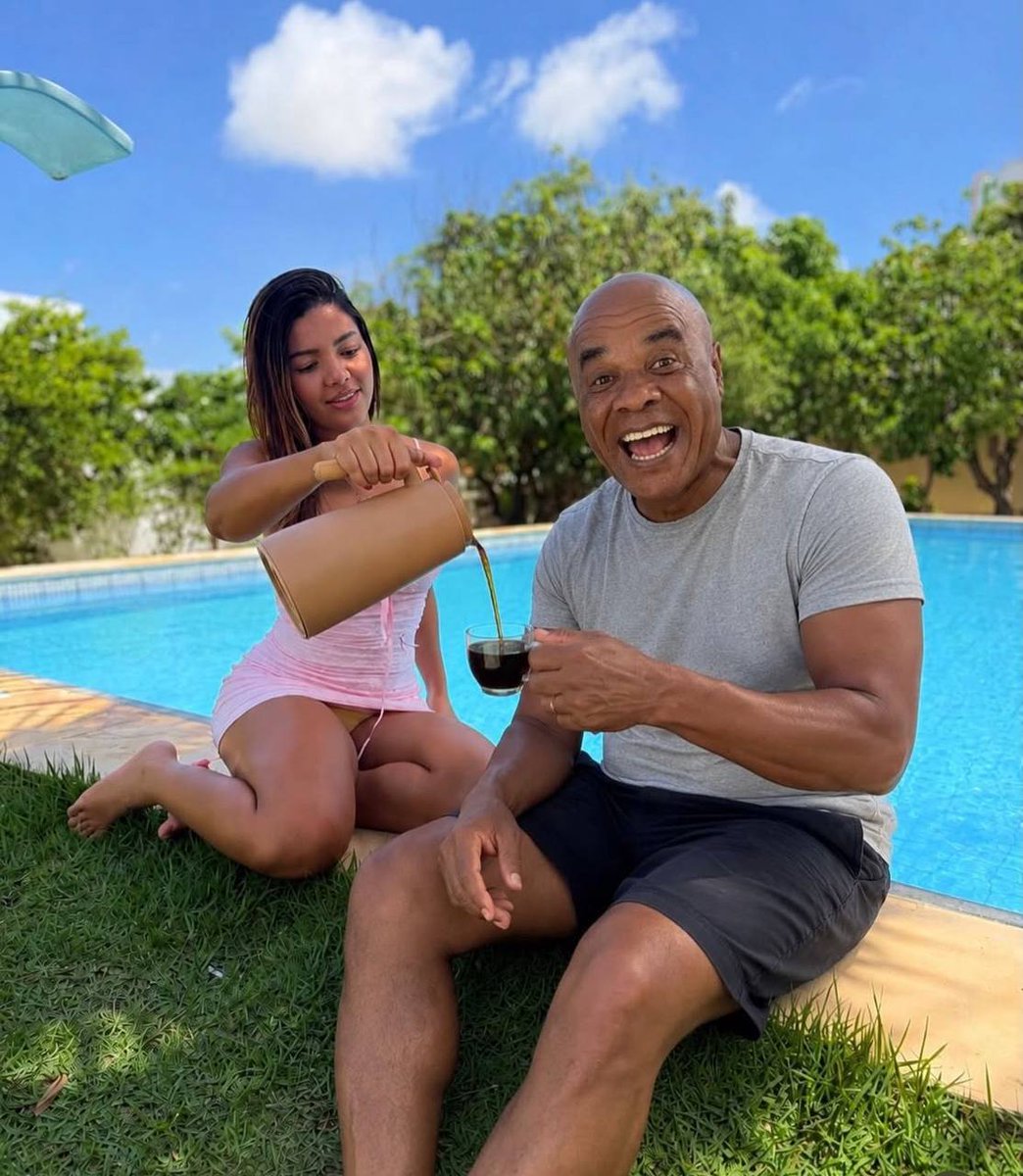 Babadoefofoca0's tweet photo. 🚨VEJA: Gaby Lopez acabou de soltar o vídeo com Kid Bengala, mais desejada do momento não teve piedade e mostrou tudo sem filtro. 

Dizem que é um dos vídeos mais insanos que ela já gravou.👇 https://t.co/jbYGjPK3Mt