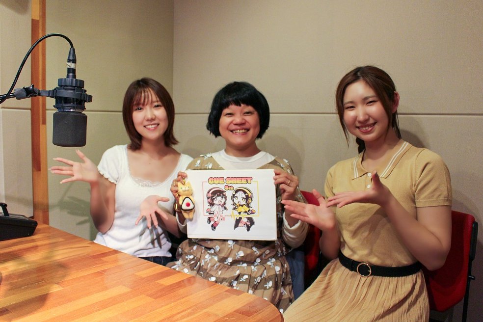 beat_since2016's tweet photo. 📻配信開始📻
◆番組
CUE SHEET（8th）
◆出演
春海百乃、牛丸颯希、鬼島悠乃
◆ゲスト
小桜エツコ

配信はこちら👇
https://t.co/v3sKdFkp0d

◆内容
・さっつん主演舞台『動物園2SIDEα』の裏話
・尊敬ゲスト登場で、ももりんちょっぴり緊張…!?
・取材のお土産にゲストが大感激
・みんなでデザインフェスタに参加！？
・ゲストの経歴と、いま夢中になっていること
・ゲストが語る“ももりんの知られざる一面”とは
・初取材！鬼島悠乃の「ニコニコ超会議2026」

#cuesheet8