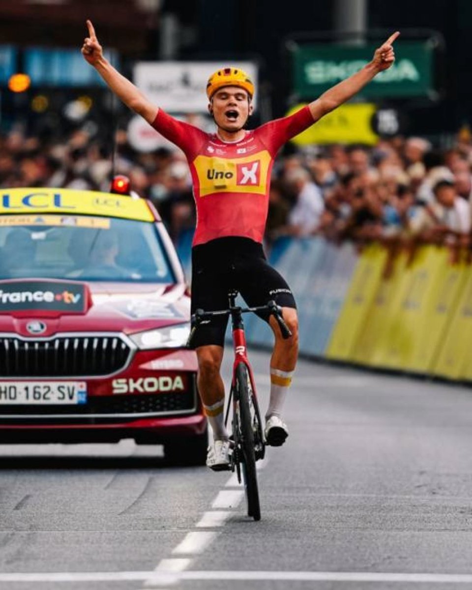 directvelo's tweet photo. L'échappée est allée au bout sur l'interminable deuxième étape du Tour Auvergne-Rhône-Alpes. Et Anthon Charmig s'est imposé ! 🇩🇰
> https://t.co/ClNKiVRTzv

📷 Gaëtan Flamme / ASO https://t.co/gv5bYhwHsd