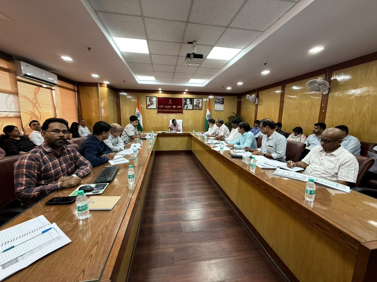 NCSC_GoI's tweet photo. Secretary, National Commission for Scheduled Castes chaired a review meeting with the officers of the Commission and discussed several important issues. #NCSC #article338 https://t.co/iBENBUHP5O