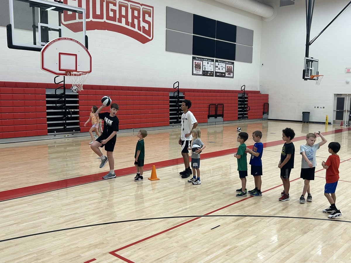 KParkBasketball's tweet photo. Camp day ☝️ is off to a great start‼️‼️

FUNDAMENTALS is KEY 🏀 💪 https://t.co/401TB9cY2Z