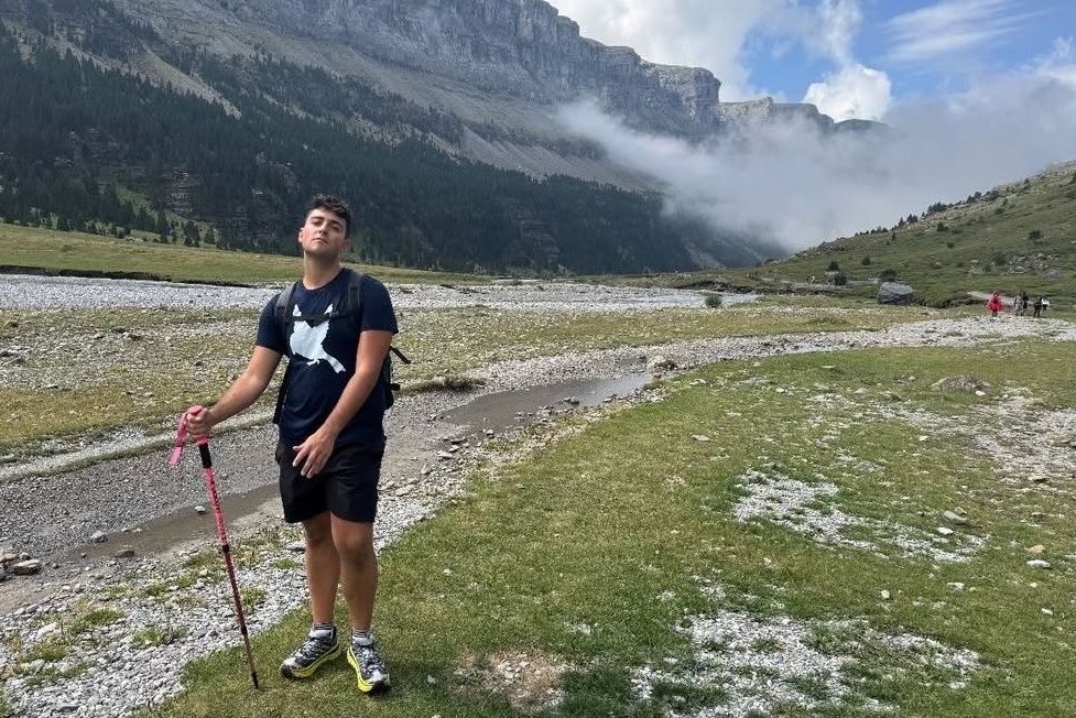 littlemartinu's tweet photo. siempre es martin haciendo fotos a su chico de vacaciones 🔐🤍 https://t.co/13PLNmF8xM