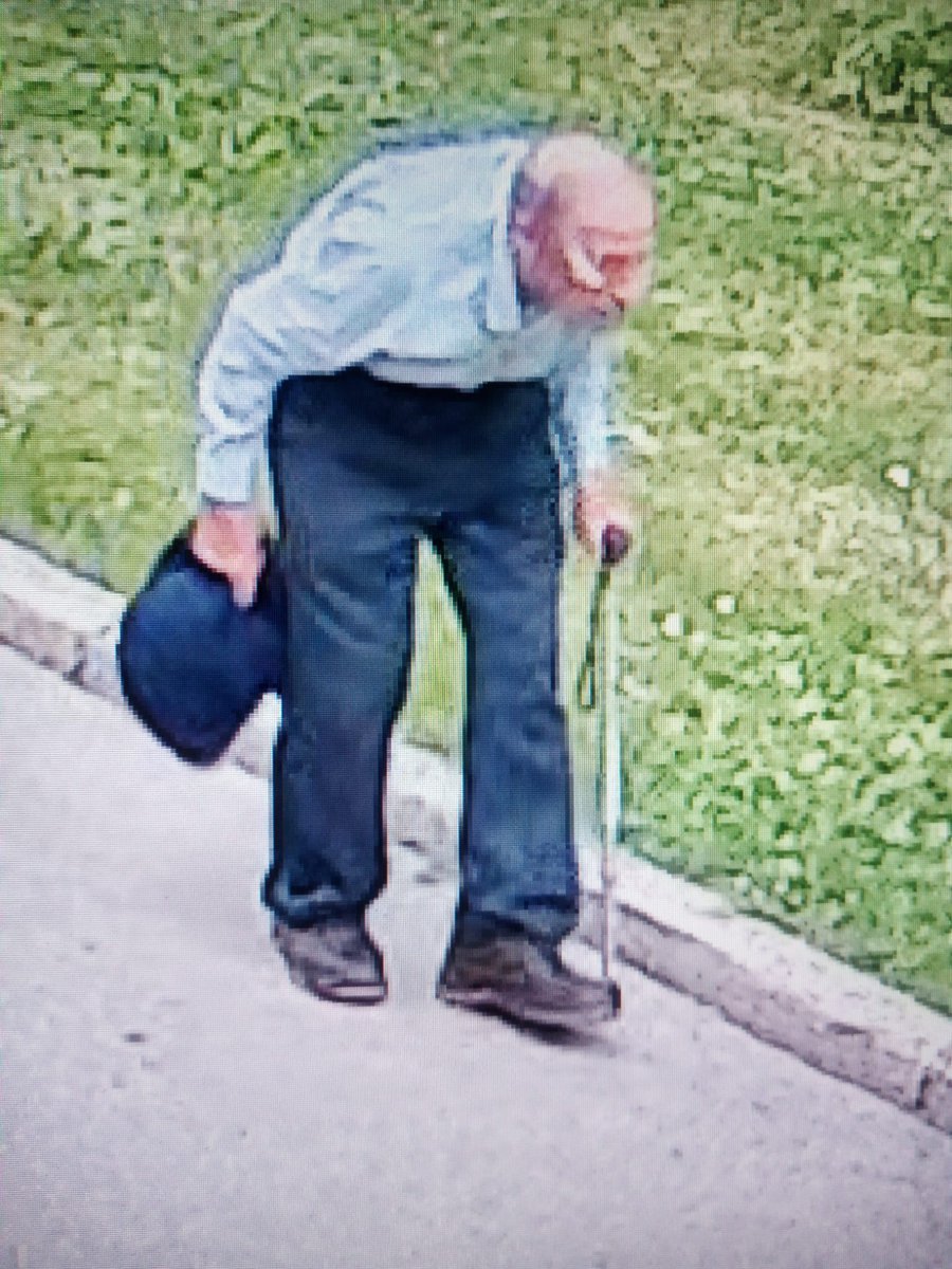 Valsts_policija's tweet photo. #policijameklē bezvēsts prombūtnē esošo 1950. g. dzimušo Rinoldu Ožalu. Vīrietis 8. jūnijā plkst. 14.13 izgāja no medicīnas iestādes Pilsoņu ielā 13. Iespējams, atrodas Āgenskalna rajonā vai pārvietojas ar sabiedrisko transportu Rīgas centrā. Pazīmes: augums 165 cm, īsi sirmi mati, normālas miesas būves, iet saliecies. 

Ja zini viņa atrašanās vietu, zvani 67085984 vai 112!