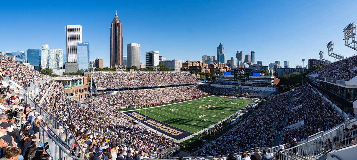 shitpopsicle's tweet photo. the bobby dodd stadium bathrooms have more aesthetic than any of the shit holes you call home in europe https://t.co/acg19Lh1MU
