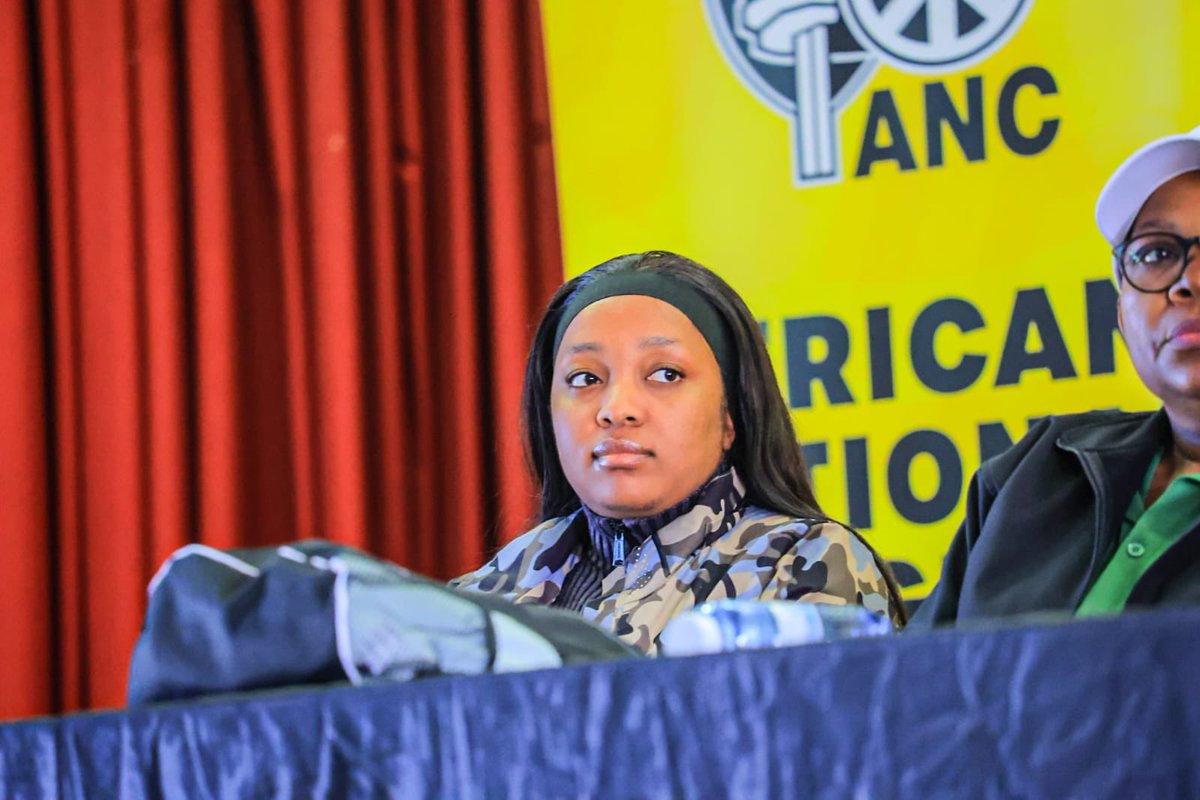 SebopelaFaith's tweet photo. Today, I joined ANC NEC Member deployed to Limpopo, Cde Kgosientsho Ramokgopa, at a Branch Election Teams session in Fetakgomo-Tubatse, Moses Mabotha Civic Hall. The ANC remains rooted in Limpopo and committed to delivering essential services such electricity,water and roads. https://t.co/sMqVe7U987