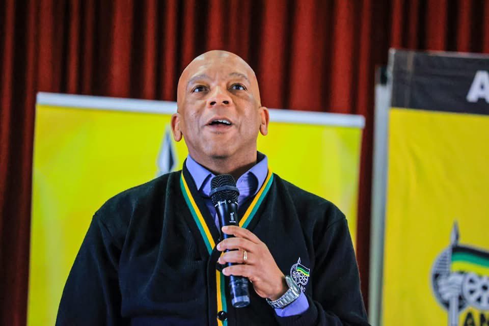 SebopelaFaith's tweet photo. Today, I joined ANC NEC Member deployed to Limpopo, Cde Kgosientsho Ramokgopa, at a Branch Election Teams session in Fetakgomo-Tubatse, Moses Mabotha Civic Hall. The ANC remains rooted in Limpopo and committed to delivering essential services such electricity,water and roads. https://t.co/sMqVe7U987