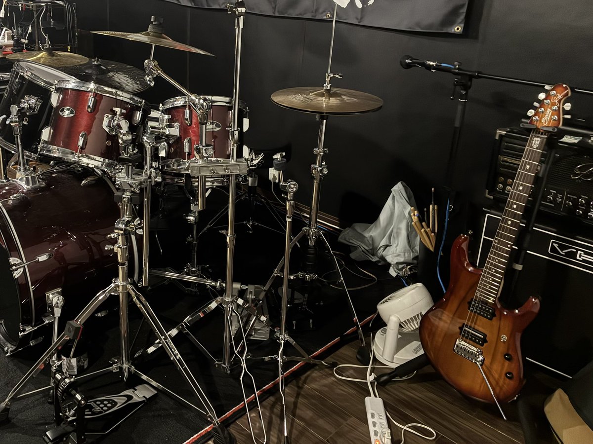 etowaru_utakata's tweet photo. 初めて生バンドで歌わせていただきました(今日は練習)

今度一緒にライブ出させていただきます🙌
すぺしゃるさんくす！
@misakihighcolor @AzuAzuAyAtAkA @Atsuya_inthesky https://t.co/Rk758jx49U