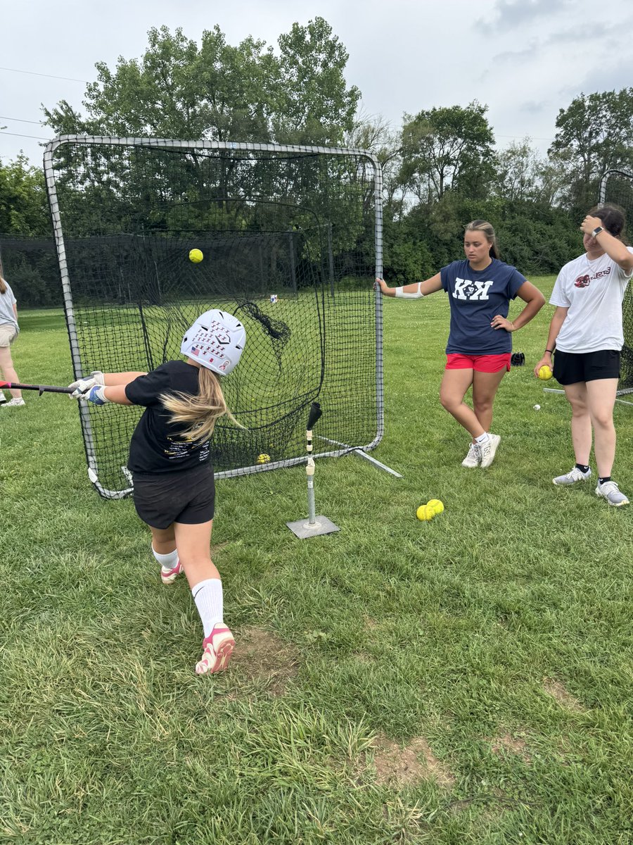 CvilleVSoftball's tweet photo. First day of camp is done! Great job girls we will see you tomorrow!
#Dudette 🖤💛 https://t.co/ZJXYsKeRqh