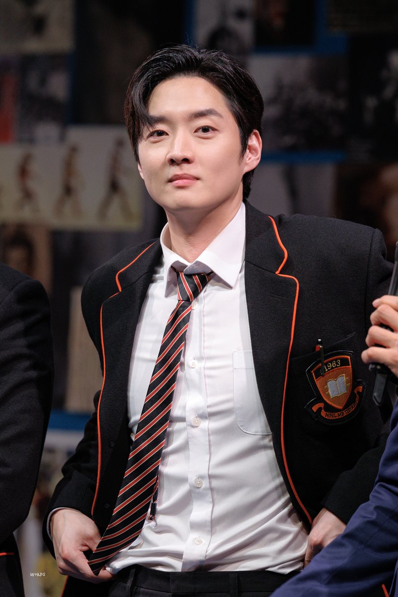rans_words's tweet photo. 260607 낮 연극 히스토리 보이즈 무대인사 
#강영석 데이킨

pov: 데이킨 선배 훔쳐보다 들킴 https://t.co/w9hz3Za8aX