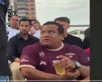 Routinepapi's tweet photo. Este pana con su cervecita en su mente seguro dijo "Ay que tensión" JKSDAJKSDAJKSDASJKDA https://t.co/YHfl0BkBlL